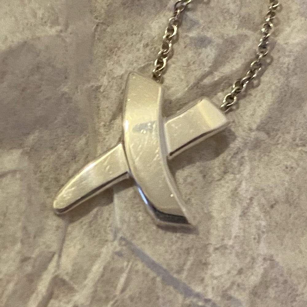 ⭐️HP⭐️Tiffany & Co. Paloma Picasso sterling silver X necklace - Picture 1 of 2